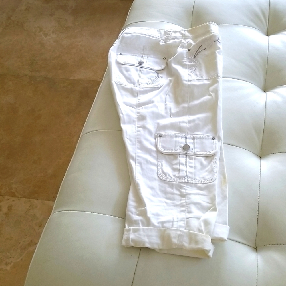 Whitehouse Black Market capris